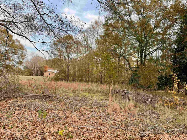 210 Lakeview Dr, Cowpens, SC 29330