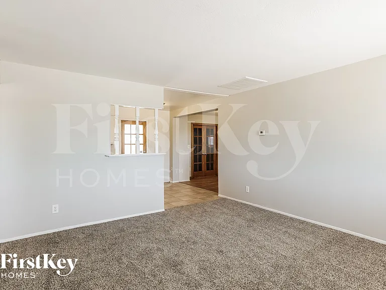 2114 W Sunnyside Dr — Photo 3
