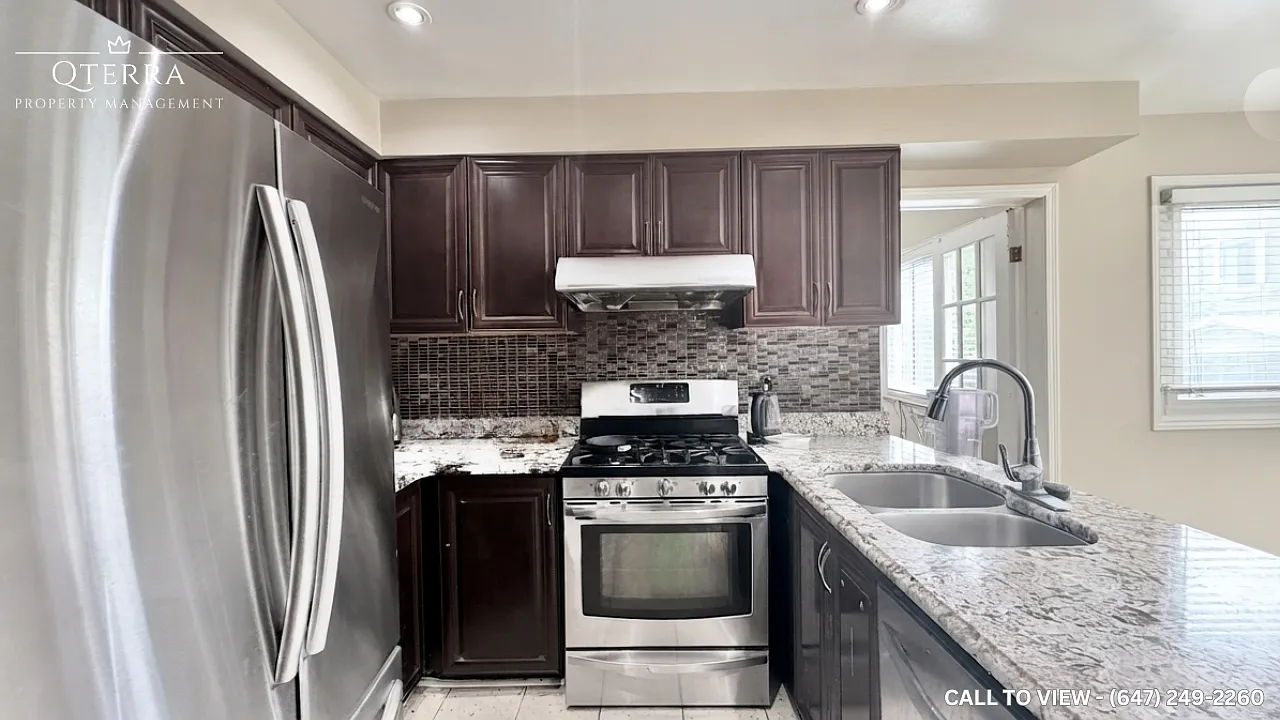 4 bed, 2.5 bath, 2400 sqft, $3,299 — Photo 4