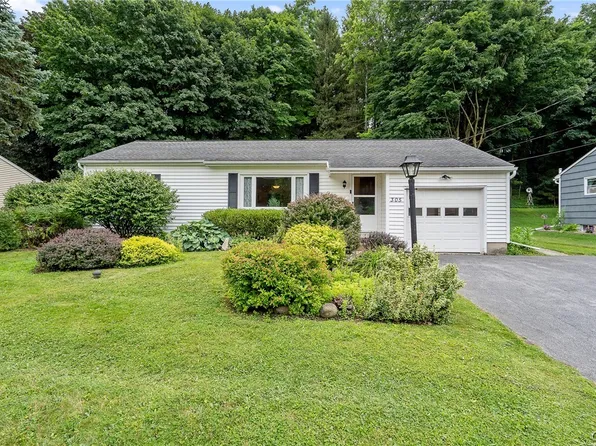 305 Blackmore Rd, Camillus, NY 13031