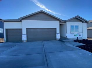 18615 W 193rd St, Spring Hill, KS 64082