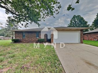 1213 W McGee St, Springfield, MO 65807