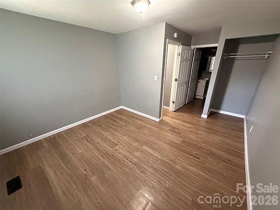 4th image of 1018 Frederick St