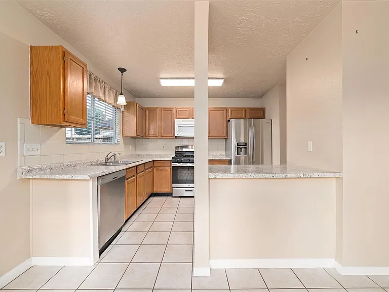 1934 Pincher Creek Dr — Photo 16