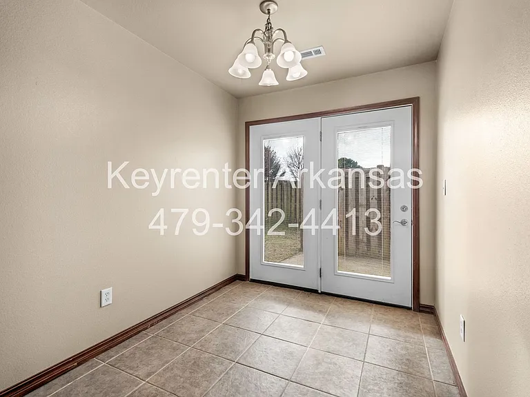 1270 N Trinity Dr — Photo 13