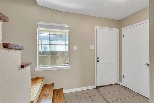 2 bed, 1.5 bath, 988 sqft, $1,675 — Photo 4