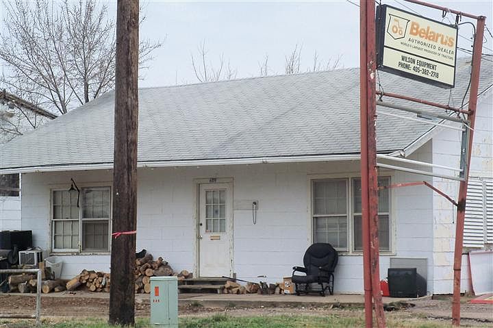 2nd image of 611 W Broadway