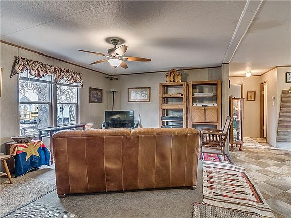 5th image of 15800 D St