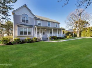 7 Ellbridge Ct, South Setauket, NY 11720