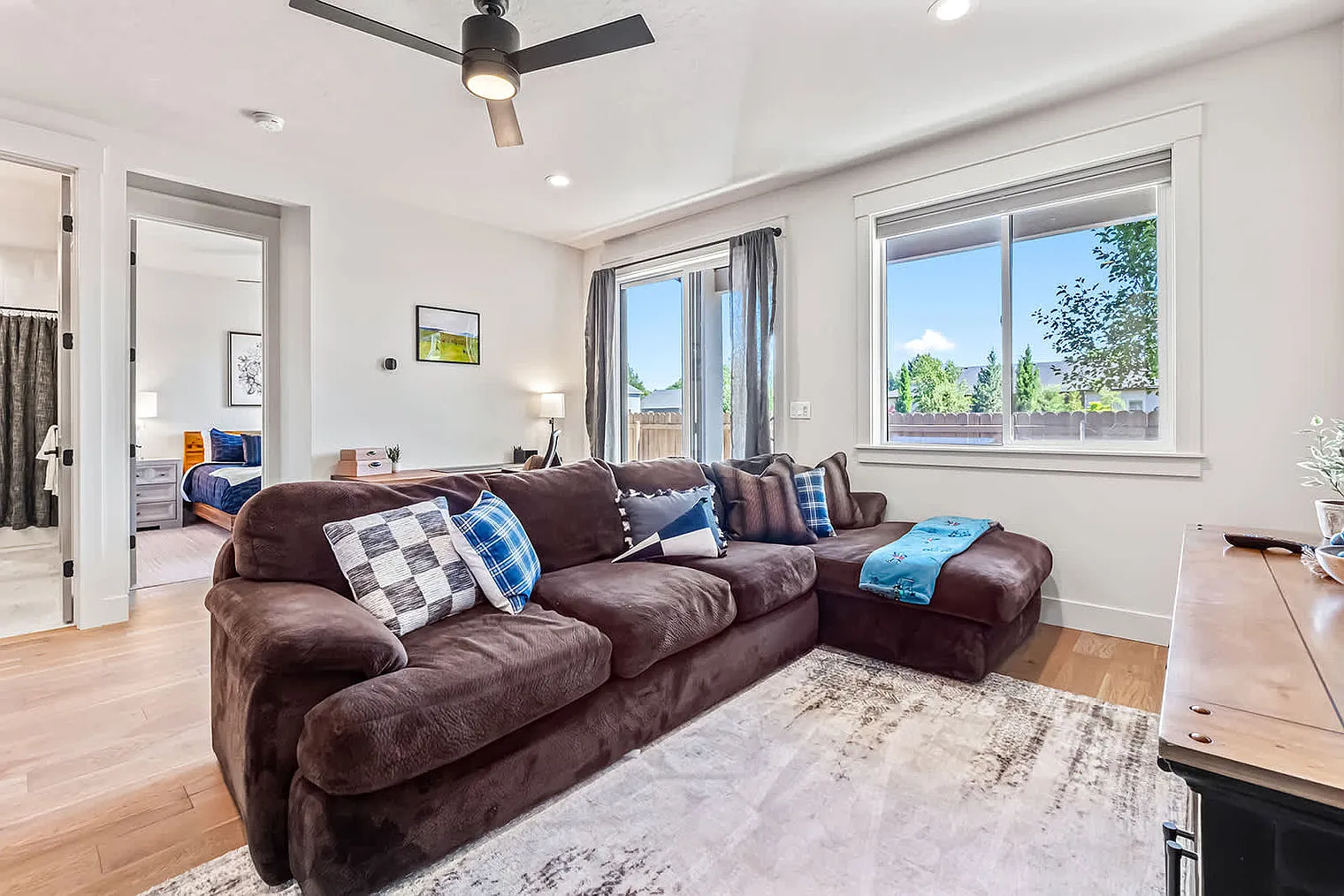 3 bed, 3.0 bath, 2992 sqft, $7,599 — Photo 4