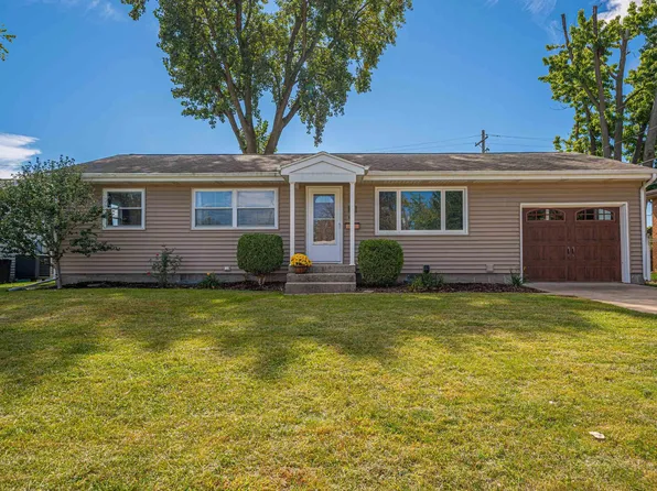 215 Mayfair Dr, Lincoln, IL 62656