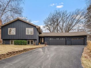 8131 Tierneys Woods Curv, Bloomington, MN 55438