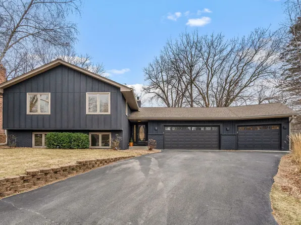 8131 Tierneys Woods Curv, Bloomington, MN 55438