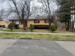 75 Hodder Dr, Hamden, CT 06514