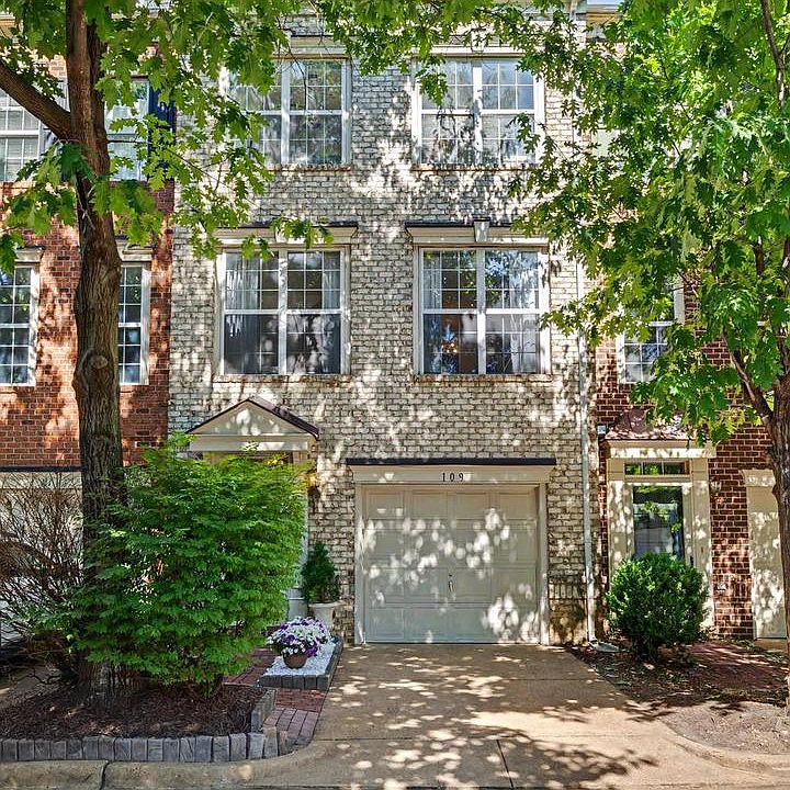 1st image of 109 Martin Ln