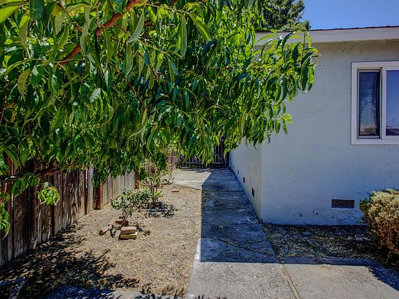4th image of 1323 Rusher St