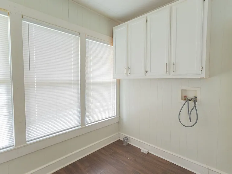 2913 Homan Ave — Photo 11
