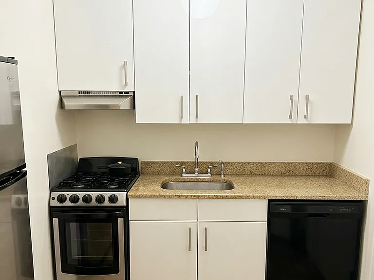 449 W 22nd St #3 — Photo 6