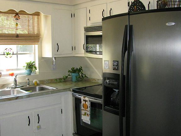 3rd image of 383 SW Vista Ter