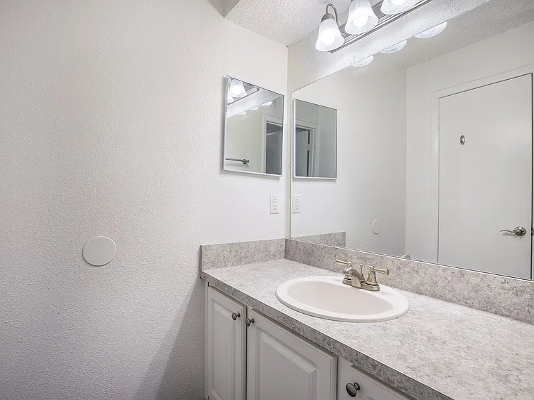 Reserve at Lakeland Apartment Homes — Photo 16