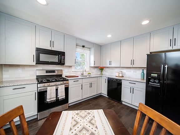 5th image of 87 Hixon Pl