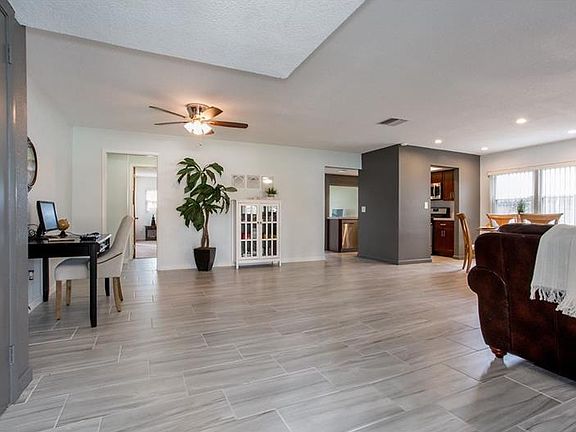 4th image of 5909 Venetian Blvd NE