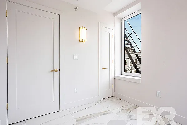 Rented by EXR | media 21