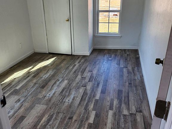 3rd image of 814 N Stewart Ave