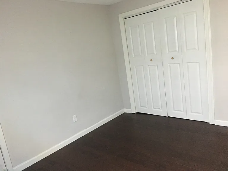 696 N Main St — Photo 3
