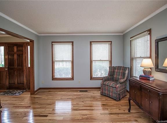5th image of 2603 Montgomery Dr