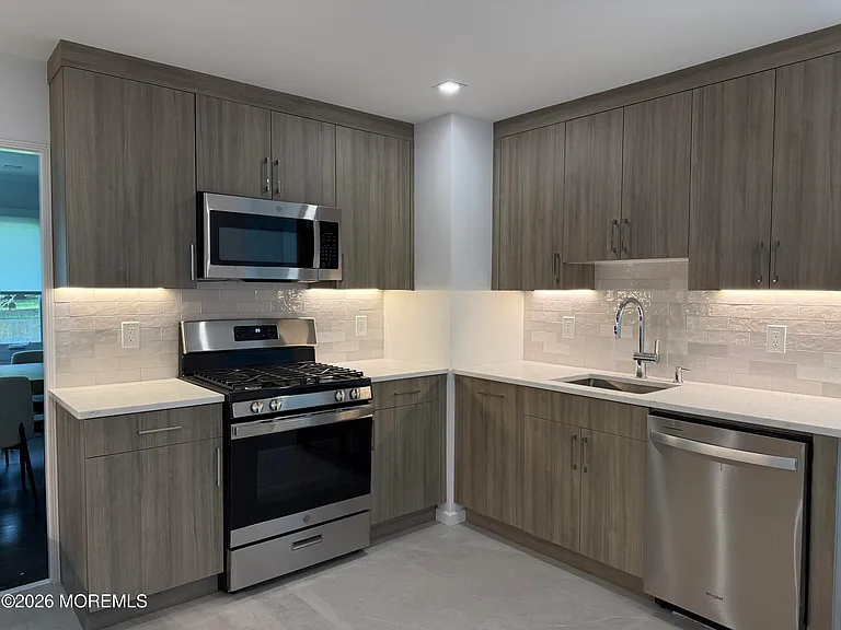 474 Monmouth Rd — Photo 7