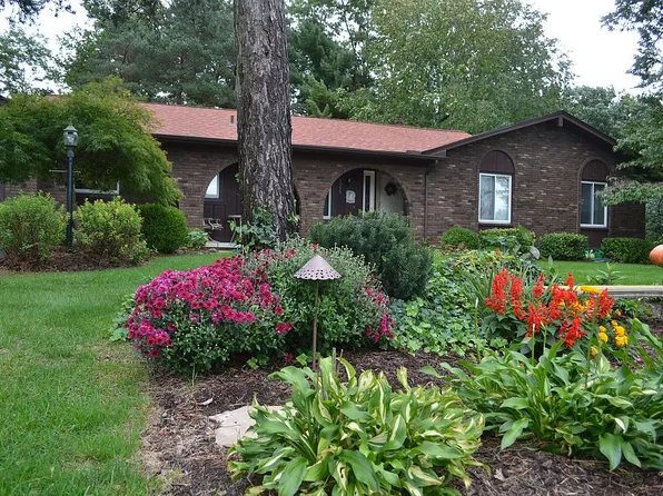 5050 Winewood Ln, Commerce Township, MI 48382