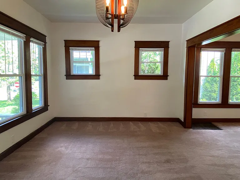 703 S Park Ave — Photo 5