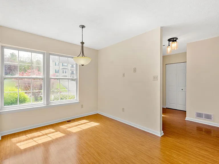 1036 Royal Dr — Photo 9