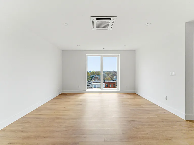 1035 Commonwealth Ave — Photo 102