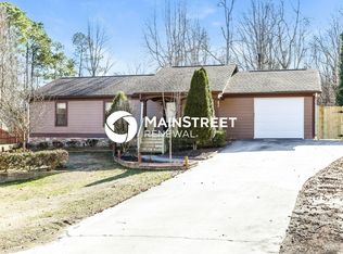 6322 Garden Ln, Flowery Branch, GA 30542