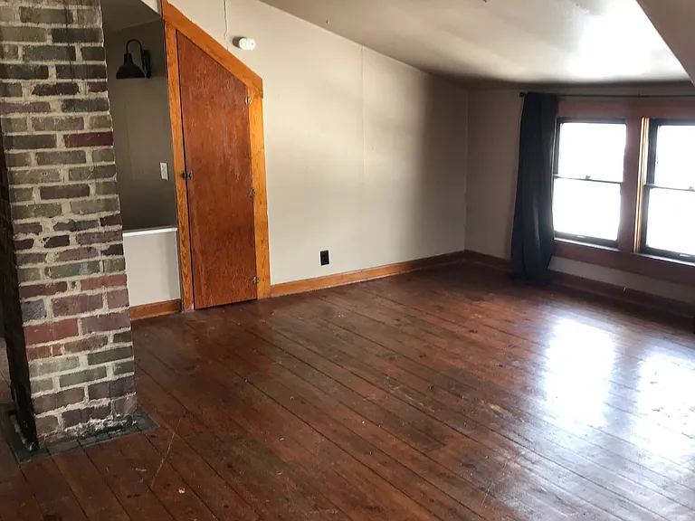 302 Schneider St SE — Photo 8