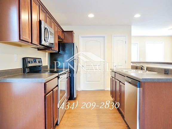 4th image of 2313 Acorn St #A