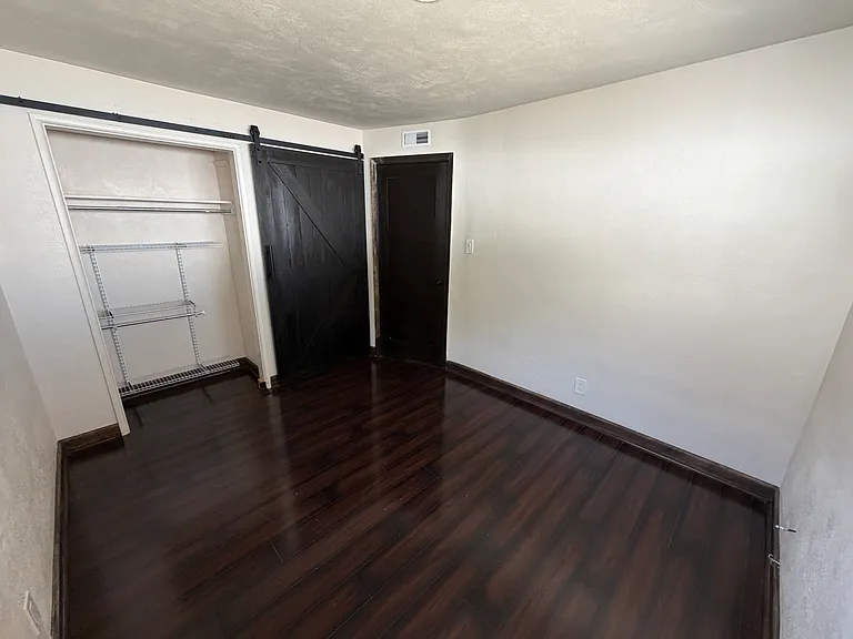 1637 Hanover St — Photo 10