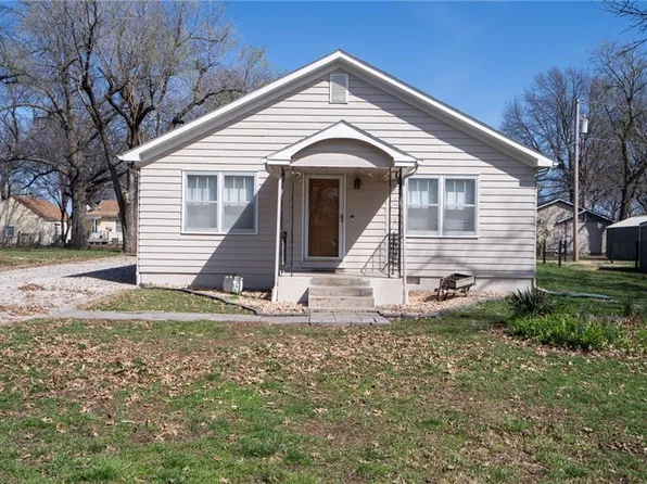 617 Oak St, Wellsville, KS 66092