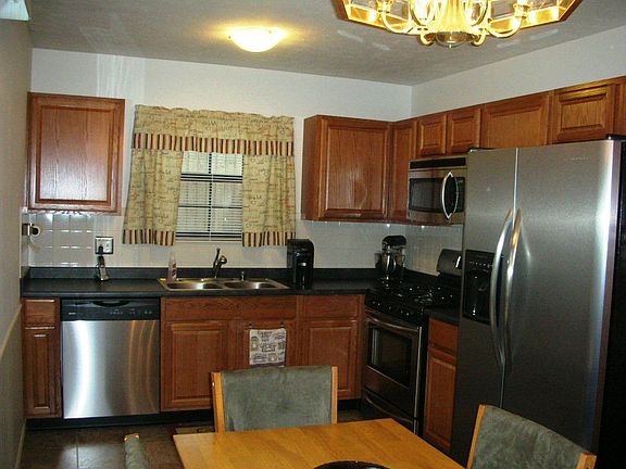 3rd image of 1490 Meadowbrook Blvd