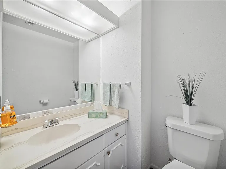 5815 Lynbrook Dr #103 — Photo 11