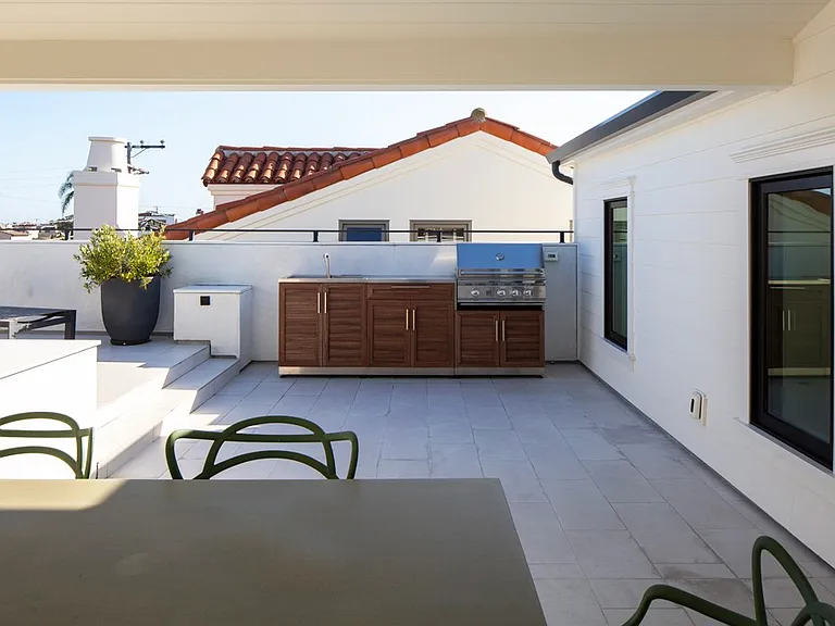 506 Goldenrod #B — Photo 25