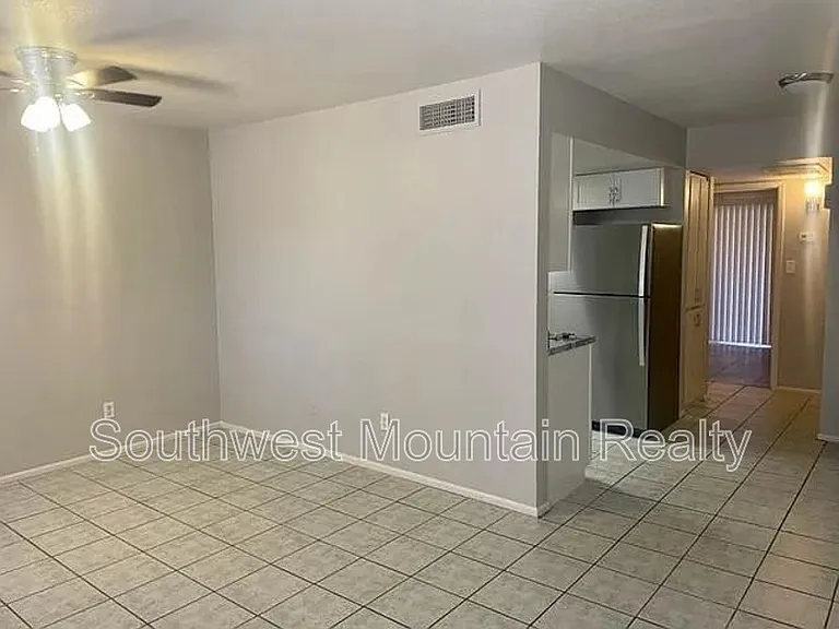 133 E Ingram St #5 — Photo 5