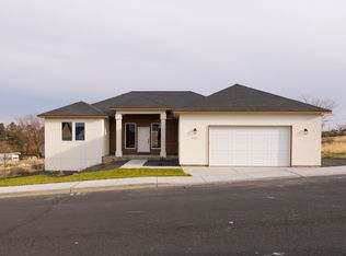 1635 Hayes St, Umatilla, OR 97882