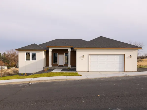 1635 Hayes St, Umatilla, OR 97882