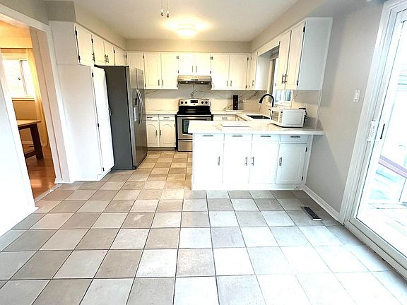 3rd image of 5 Empringham Cres
