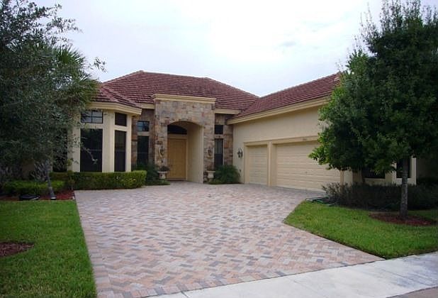 1st image of 10464 Trianon Pl