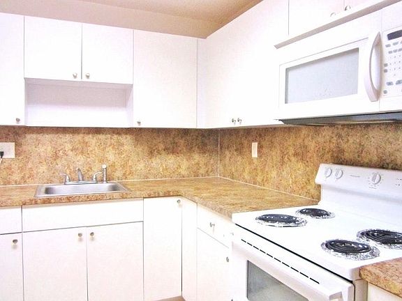 3rd image of 13701 Kendale Lakes Cir APT B-412