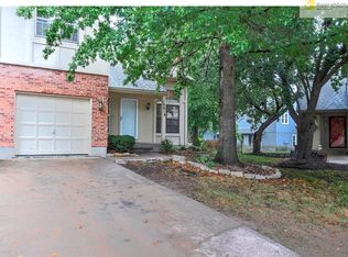 10616 W 116th Ter, Overland Park, KS 66210
